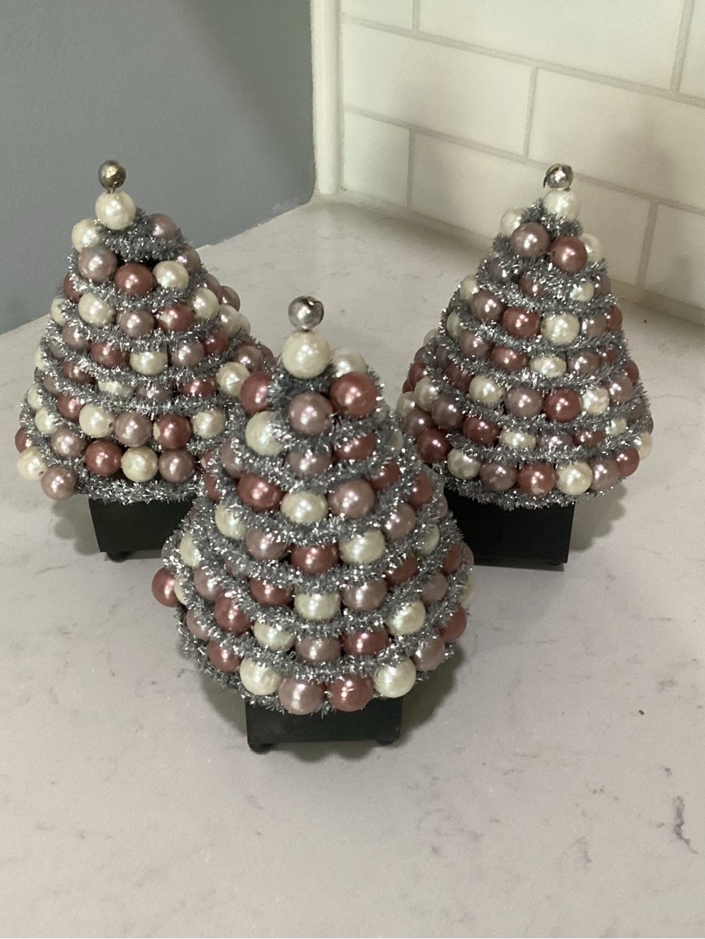 Pearl Beaded Holiday Tree Set - Pink & White Glitter Accent / napkin rings